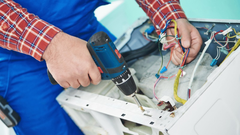 Karşıyaka Airfel Airfel çamaşır makinesi kart tamiri – Su almama arızası orijinal parça ile giderildi. - Teknik servis örneği